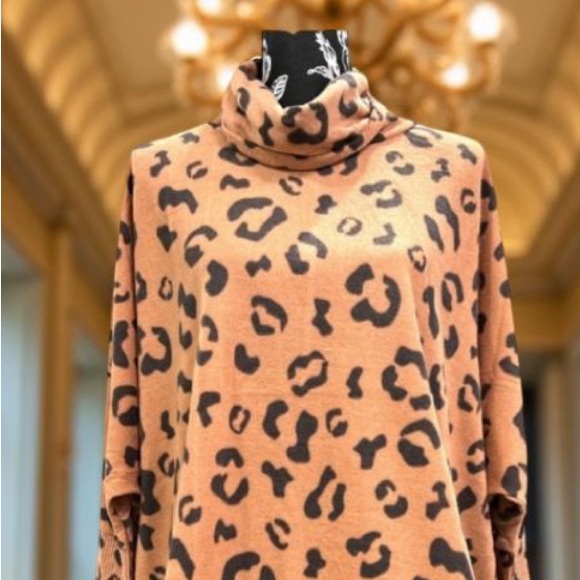Simply Southern Animals print turtleneck/ cowl neck one size fits most NWT - Picture 10 of 13